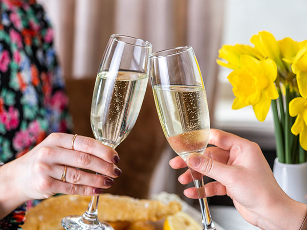 Bottomless Bubbles this Easter at The White Hart in Westerham